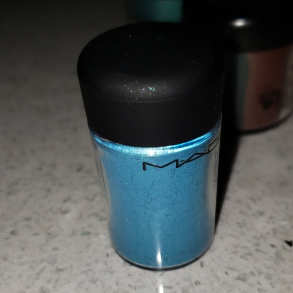 MAC pigment - Picture 1 of 4